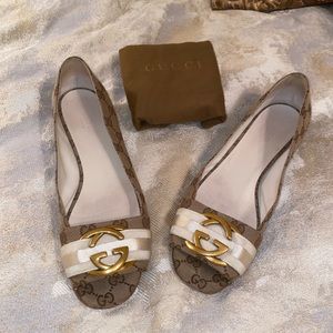 Authentic Gucci flats in beige and brown